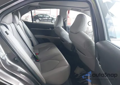 2021 Toyota Camry Xle Awd z USA, uszkodzony, nr VIN 4T1F11BK2MU040246